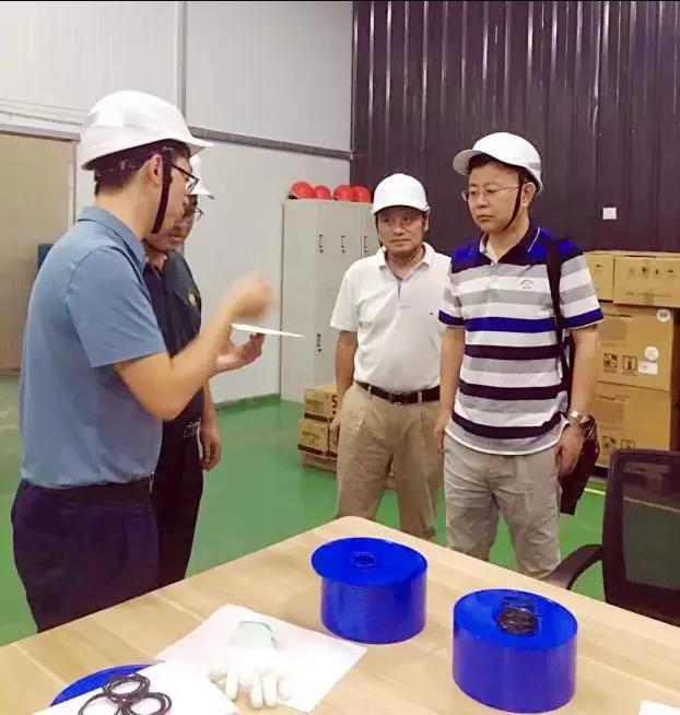 中石油西南油氣田分公司、中石油川慶鉆探公司、長(cháng)江大學(xué)領(lǐng)導和專(zhuān)家來(lái)我司考察調研
